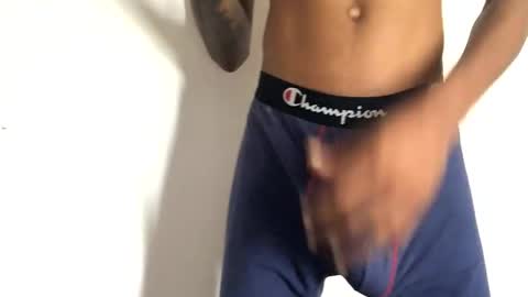 Snapshot of longshaft_ chatting on 11, 11, 2025 longshaft_ online show from 11, 11, 2025