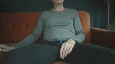 Snapshot of longwet1 chatting on 1, 12, 2025 longwet1 online show from 1, 12, 2025