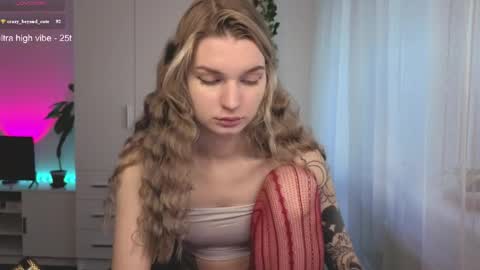Snapshot of lookluna chatting on 8, 5, 2026 Luna online show from 8, 5, 2026