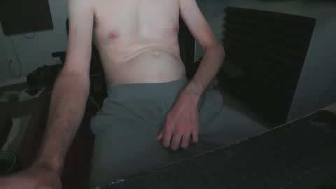 Snapshot of looselycut chatting on 5, 4, 2026 looselycut online show from 5, 4, 2026