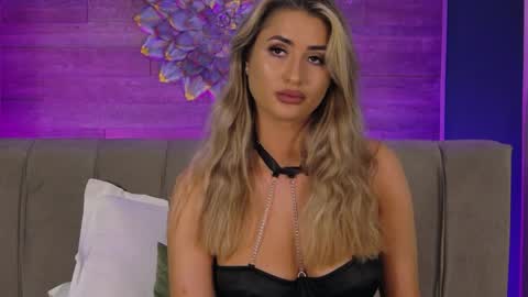 Lora online show from 9, 4, 2026