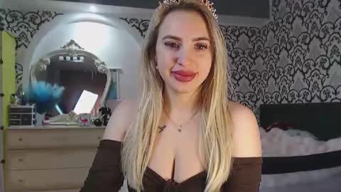 Snapshot of lorasinclare chatting on 10, 2, 2026 Queen LoraSinClare online show from 10, 2, 2026