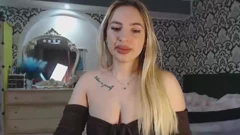 Snapshot of lorasinclare chatting on 16, 2, 2026 Queen LoraSinClare online show from 16, 2, 2026