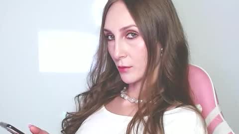 Lora  online show from 20, 4, 2026