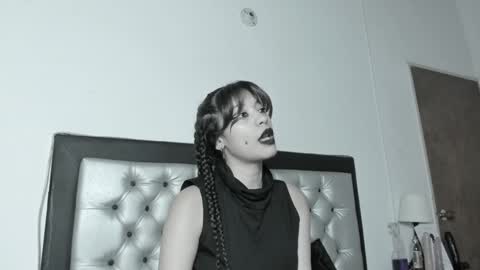 Lore Depp online show from 1, 1, 2025