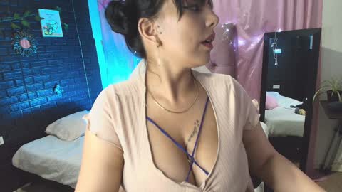 Snapshot of loren_44tits chatting on 22, 1, 2025 Loren online show from 22, 1, 2025