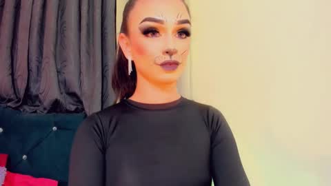 lesly lorena online show from 28, 10, 2025