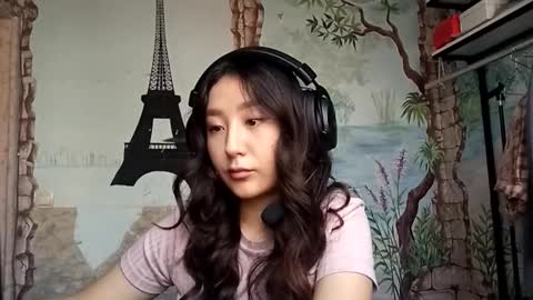 Snapshot of lorenelanosa chatting on 1, 12, 2025 Sofia online show from 1, 12, 2025