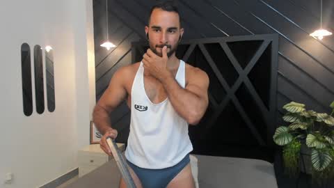 Snapshot of lorenzo_walker_ chatting on 7, 1, 2025 L O R E N Z O Thumbs Up help online show from 7, 1, 2025