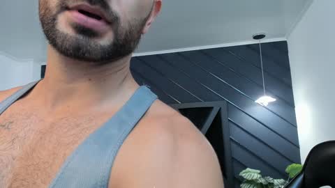 Snapshot of lorenzo_walker_ chatting on 8, 1, 2025 L O R E N Z O Thumbs Up help online show from 8, 1, 2025