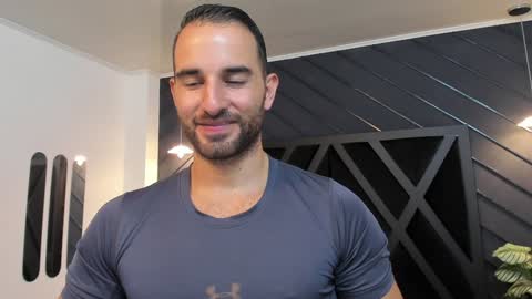 Snapshot of lorenzo_walker_ chatting on 18, 1, 2025 L O R E N Z O Thumbs Up help online show from 18, 1, 2025