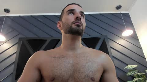 Snapshot of lorenzo_walker_ chatting on 8, 2, 2025 L O R E N Z O Thumbs Up help online show from 8, 2, 2025