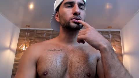 Snapshot of lorenzo_walker_ chatting on 10, 2, 2025 L O R E N Z O Thumbs Up help online show from 10, 2, 2025