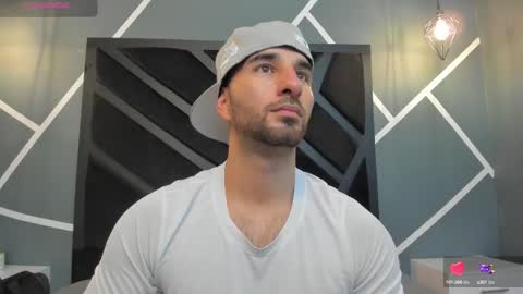 Snapshot of lorenzo_walker_ chatting on 20, 9, 2025 L O R E N Z O Thumbs Up help online show from 20, 9, 2025