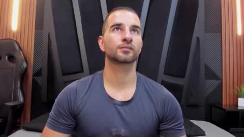 Snapshot of lorenzo_walker_ chatting on 1, 10, 2025 L O R E N Z O Thumbs Up help online show from 1, 10, 2025