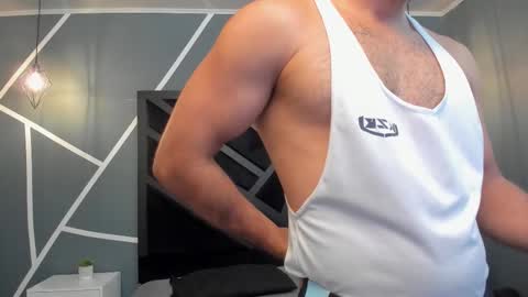 Snapshot of lorenzo_walker_ chatting on 6, 10, 2025 L O R E N Z O Thumbs Up help online show from 6, 10, 2025