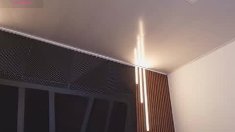  L O R E N Z O  Thumbs Up help  online show from 15, 1, 2026