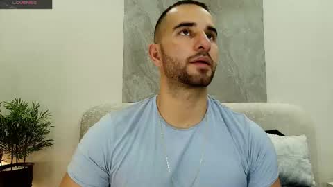 Snapshot of lorenzo_walker_ chatting on 1, 7, 2026 L O R E N Z O Thumbs Up help online show from 1, 7, 2026