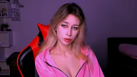 Snapshot of lori_meow chatting on 23, 10, 2025 Lori online show from 23, 10, 2025