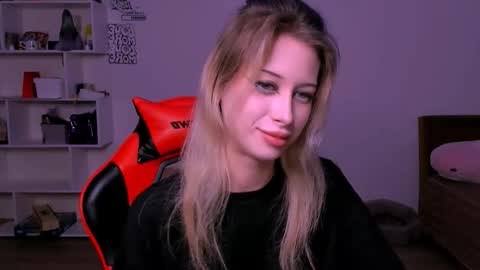 Snapshot of lori_meow chatting on 9, 11, 2025 Lori online show from 9, 11, 2025