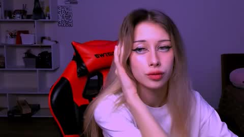 Snapshot of lori_meow chatting on 13, 11, 2025 Lori online show from 13, 11, 2025