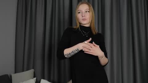 Snapshot of lornaelin chatting on 12, 11, 2025 Dia 700-1630Rose 1900-430UTC1 online show from 12, 11, 2025