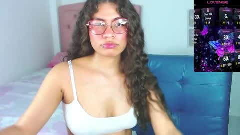 Snapshot of lorraine_rosse chatting on 5, 11, 2025 lorraine online show from 5, 11, 2025