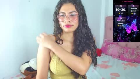 Snapshot of lorraine_rosse chatting on 17, 12, 2025 lorraine online show from 17, 12, 2025