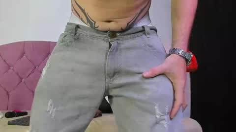 Snapshot of louis_bcasta1 chatting on 6, 3, 2025 OF louis bcasta1 online show from 6, 3, 2025