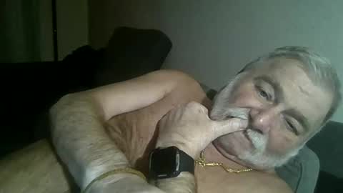 Snapshot of louis_chokdee chatting on 20, 12, 2024 louis_chokdee online show from 20, 12, 2024