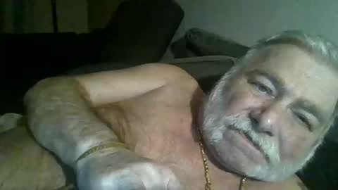 Snapshot of louis_chokdee chatting on 5, 1, 2025 louis_chokdee online show from 5, 1, 2025