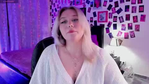 Snapshot of louisemous chatting on 22, 10, 2025 Loise online show from 22, 10, 2025