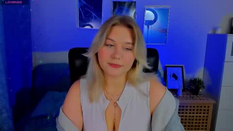 Snapshot of louisemous chatting on 25, 10, 2025 Loise online show from 25, 10, 2025