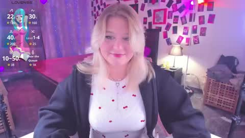 Snapshot of louisemous chatting on 17, 11, 2025 Loise online show from 17, 11, 2025