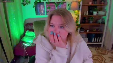 Snapshot of louisemous chatting on 30, 11, 2025 Loise online show from 30, 11, 2025