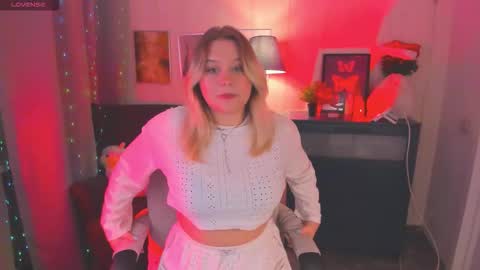 Snapshot of louisemous chatting on 1, 12, 2025 Loise online show from 1, 12, 2025