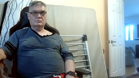 Snapshot of loumtl3 chatting on 19, 6, 2026 loumtl3 online show from 19, 6, 2026
