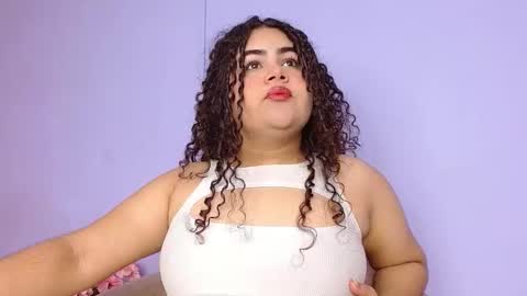 Snapshot of lourdes_moon22 chatting on 18, 10, 2025 lourdes_moon22 online show from 18, 10, 2025