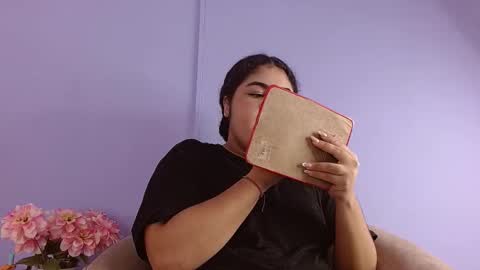 Snapshot of lourdes_moon22 chatting on 28, 10, 2025 lourdes_moon22 online show from 28, 10, 2025