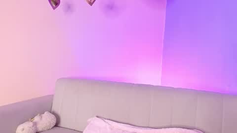 Snapshot of lourdes_moon22 chatting on 24, 11, 2025 lourdes_moon22 online show from 24, 11, 2025