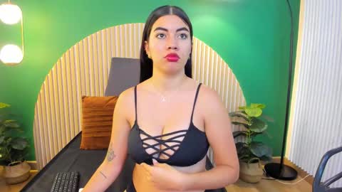 Louren Fox online show from 4, 11, 2025