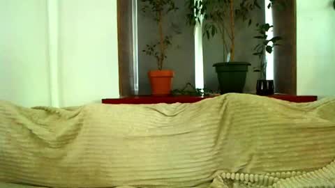 Cute face online show from 2, 2, 2025