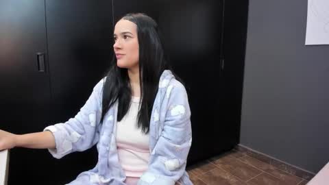 Kristen LoveBerry online show from 2, 11, 2025