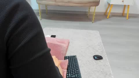Snapshot of love_mexoxo chatting on 8, 5, 2026 Andreea online show from 8, 5, 2026