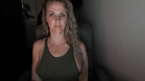 Snapshot of love_on_ chatting on 29, 11, 2025 LoVe On online show from 29, 11, 2025