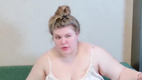 Snapshot of love_wiggy18 chatting on 10, 2, 2025 Ally online show from 10, 2, 2025