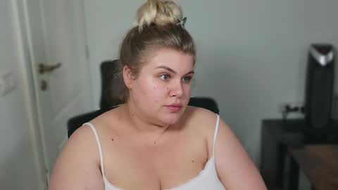 Snapshot of love_wiggy18 chatting on 26, 9, 2025 Ally online show from 26, 9, 2025