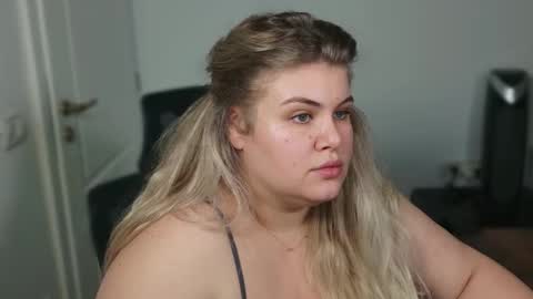 Snapshot of love_wiggy18 chatting on 1, 10, 2025 Ally online show from 1, 10, 2025