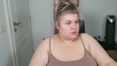 Snapshot of love_wiggy18 chatting on 13, 10, 2025 Ally online show from 13, 10, 2025