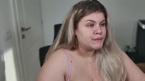 Snapshot of love_wiggy18 chatting on 26, 10, 2025 Ally online show from 26, 10, 2025